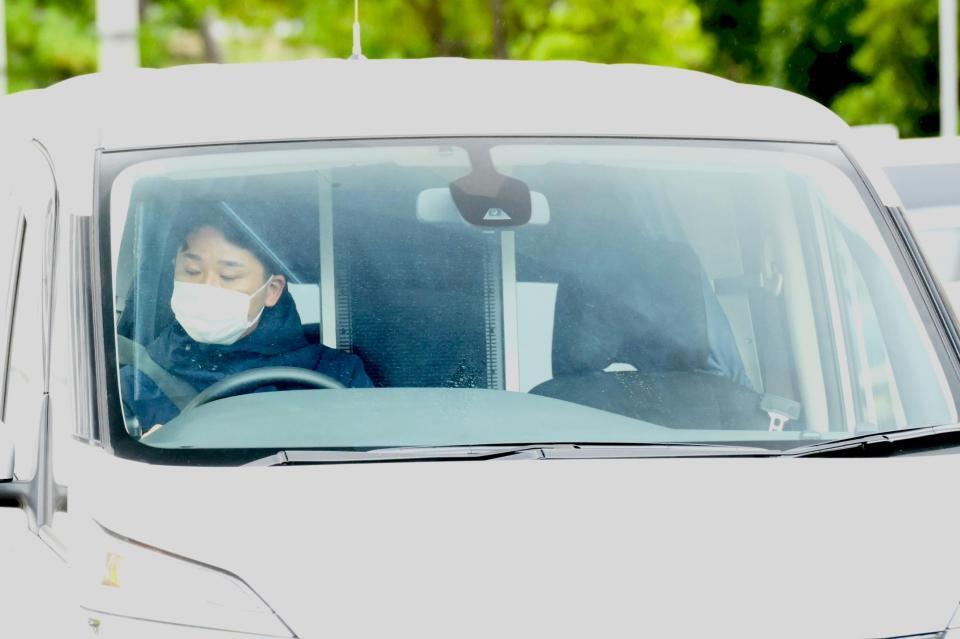 　送検される清水尋也容疑者を乗せたとみられる車