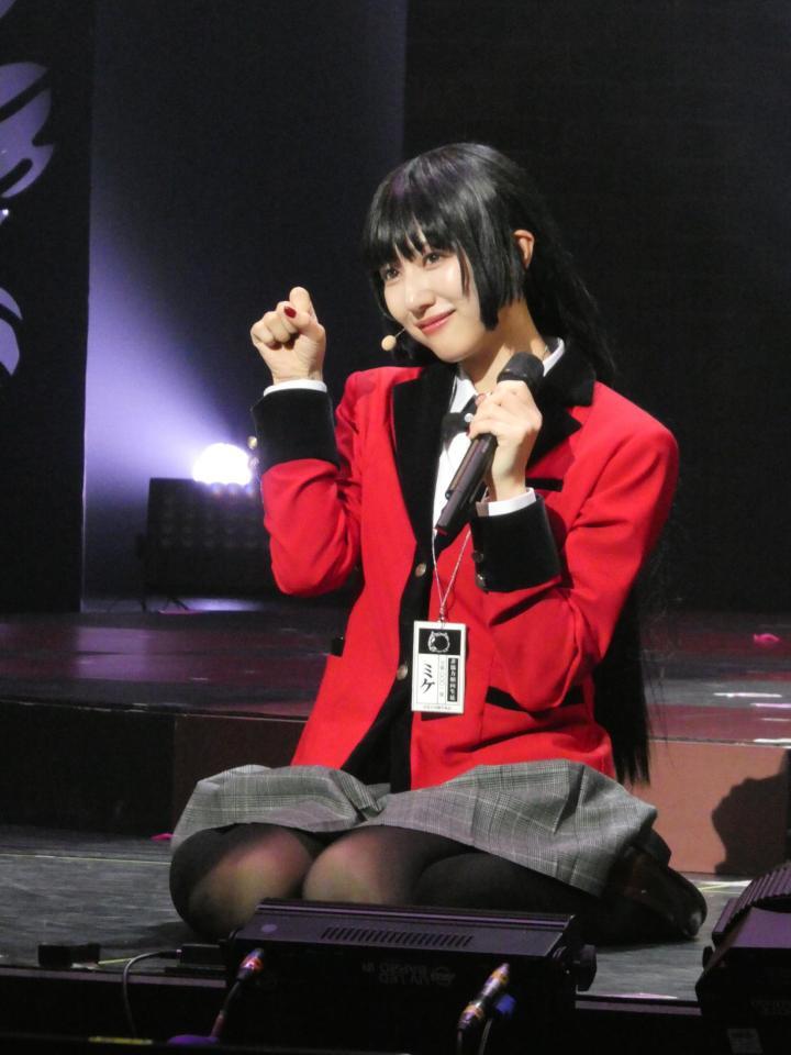 　演技を行う蟹沢萌子