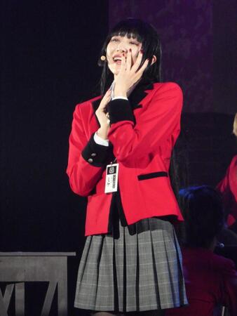 　蛇喰夢子役を熱演する蟹沢萌子＝東京・シアターＨ