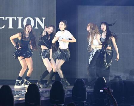 　スペシャルライブを行うＭＥＯＶＶ（撮影・持木克友）