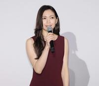 　あいさつする二階堂ふみ