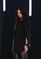 　ポーズを決める池田エライザ（撮影・佐々木彰尚）