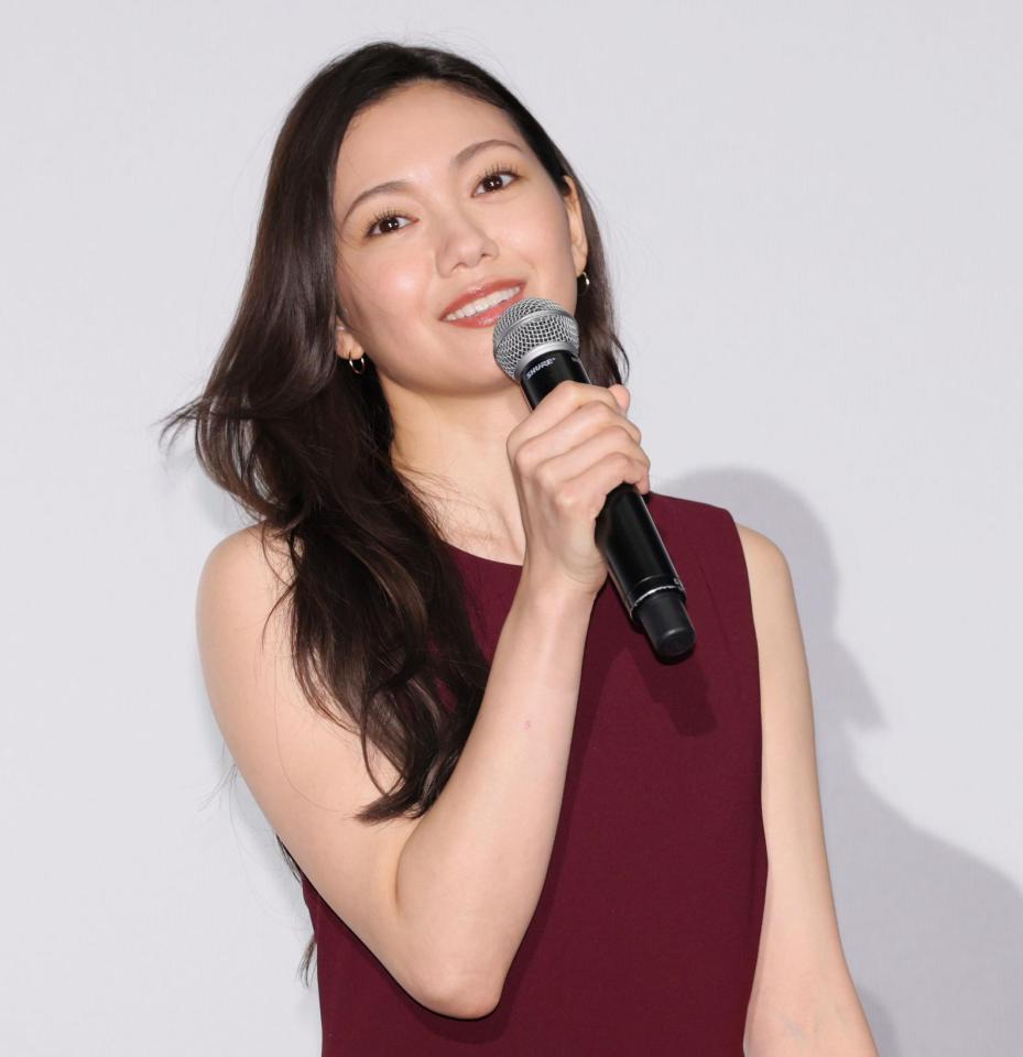 　笑顔であいさつする二階堂ふみ（撮影・棚橋慶太）