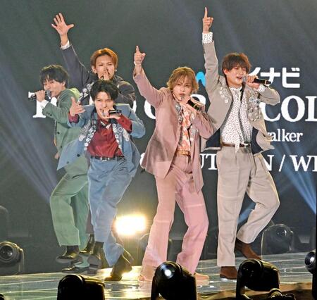 　スペシャルライブを務めるＡＣＥｅｓ（撮影・持木克友）