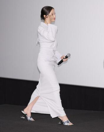 　登壇する広瀬すず（撮影・棚橋慶太）