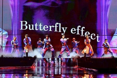 　アリーナツアー初日のステージで暴れたＦＡＮＴＡＳＴＩＣＳ