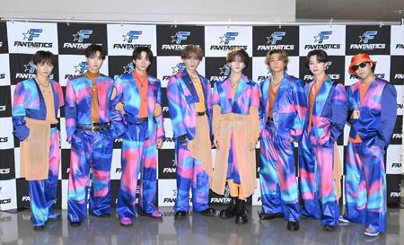 　初日本番前に気合を入れるＦＡＮＴＡＳＴＩＣＳの（左から）佐藤大樹、堀夏喜、澤本夏輝、八木勇征、中島颯太、瀬口黎弥、木村慧人、世界