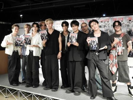 外国切手シート大量 有名人・俳優・歌手・スポーツ選手等シリーズ22シート未使用 SGC2024の優勝賞品でギターをいただいたので、本選で演奏した