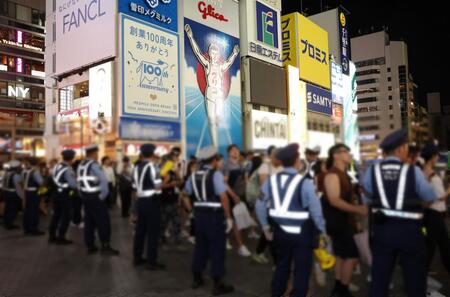 阪神優勝で深夜まで騒ぎ続く 大阪府警1000人の警備体制も道頓堀ダイブ発生 警官の制止にブーイングも