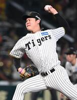 　７回から４番手で登板した及川