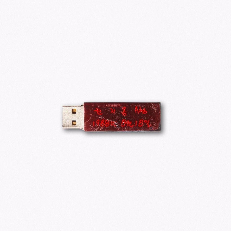 　ＹＧエンターテインメントの公式Ｘ＠ｙｇｅｎｔ＿ｏｆｆｉｃｉａｌより　Ｇ－ＤＲＡＧＯＮの「クォン・ジヨン」ＵＳＢ