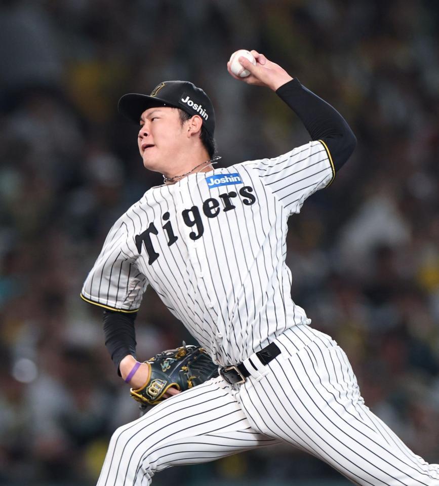 　７回から登板する及川（撮影・北村雅宏）