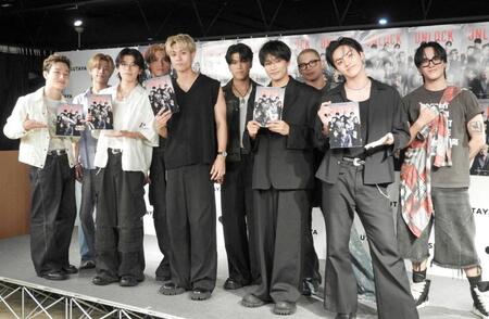 　（前列左から）ＳＨＯＷ、ＫＯＴＡ、ＹＵＨＩ、ＡＥＲＯＮ、ＴＡＫＩ、（後列同）ＴＡＫＵＭＩ、ＡＯＩ、ＳＨＩＧＥＴＯＲＡ、ＨＩＮＡＴＡ、ＮＯＳＵＫＥ