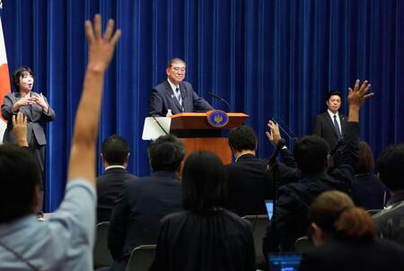 　記者会見する石破首相＝７日