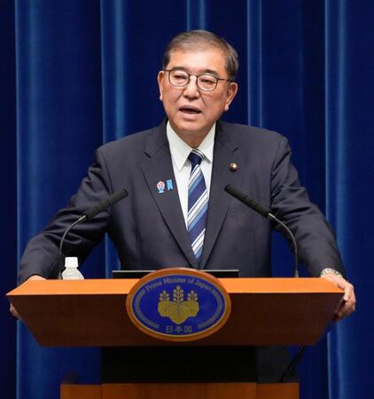 　記者会見する石破首相。退陣する意向を表明した＝７日