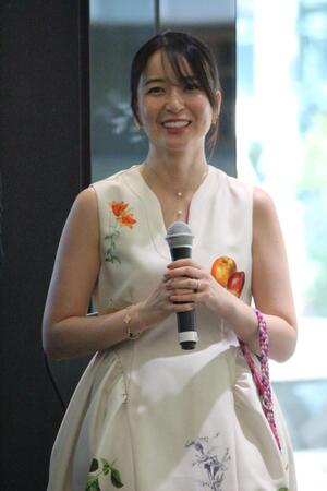 　笑顔を見せる岩間恵