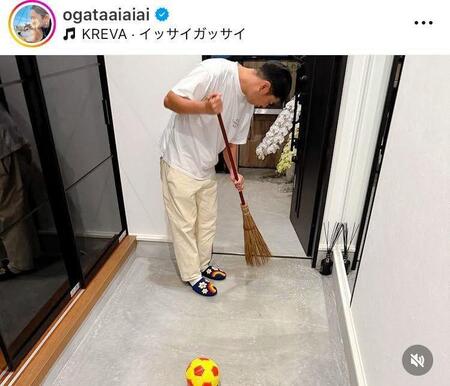 スタイリッシュな玄関。左がこだわりの巨大クローゼット。妻・尾形あいさんのインスタグラム＠ｏｇａｔａａｉａｉａｉより