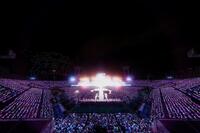 　ライブ中に上空でドローンによって作られた乃木坂４６の文字　ⓒ鈴木健太（ＫＥＮＴＡ　Ｉｎｃ．）