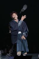 　ファッションの歴史を語る小森隼（撮影・佐々木彰尚）