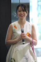 　笑顔を見せる岩間恵