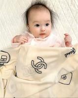 　シャネルのおくるみは長女誕生の時に。アレクサンダーのインスタグラムａｌｅｘａｎｄｅｒｆｒｉｅｎｄｓ（２１年２月２４日付）より 