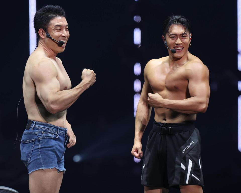 　なかやまきんに君（左）と共演した中務裕太（撮影・佐々木彰尚）