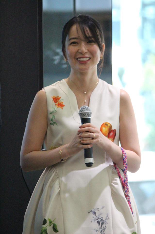 　笑顔を見せる岩間恵