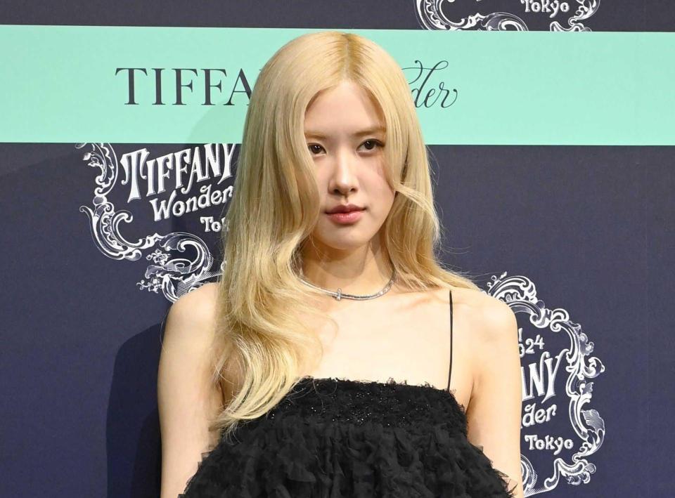 　ＢＬＡＣＫＰＩＮＫ　ロゼ＝２０２４年４月撮影