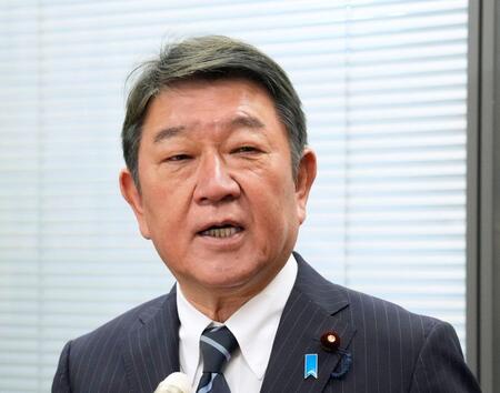 　国会内で取材に応じる自民党の茂木前幹事長＝８日