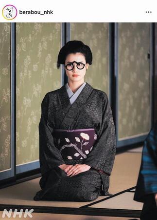 なかなか「屁踊り」に混ざれないおていさん。大河ドラマ「べらぼう～蔦重栄華乃夢噺～」のインスタグラム＠ｂｅｒａｂｏｕ＿ｎｈｋより