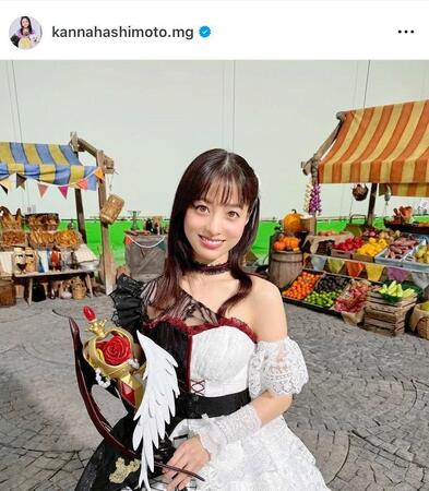 ＣＭのオフショット。橋本環奈＆井手上漠マネージャーのインスタグラム＠ｋａｎｎａｈａｓｈｉｍｏｔｏ．ｍｇより