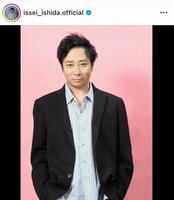 新作舞台で敏腕プロデューサーを演じる、いしだ壱成のインスタグラム＠ｉｓｓｅｉ＿ｉｓｈｉｄａ．ｏｆｆｉｃｉａｌより。