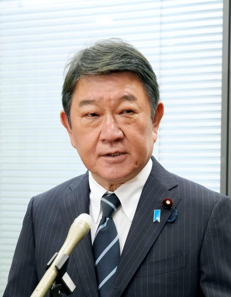 国会内で取材に応じる自民党の茂木前幹事長。総裁選に立候補する意向を表明した＝８日午前