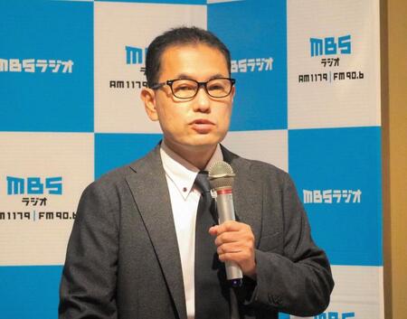 　改編発表会見に出席したＭＢＳラジオ・虎松英樹編成局長＝大阪・ＭＢＳ