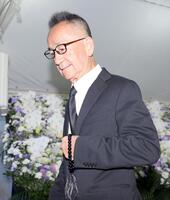 　橋幸夫さんの葬儀に参列したせんだみつお（撮影・伊藤笙子）