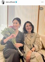 井川遥（左）と親友の板谷由夏。５月５日付の井川のインスタグラム＠ｌｏｉｎ．ｏｆｆｉｃｉａｌより