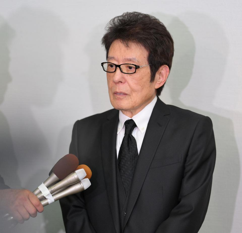 　参列を終え、橋幸夫さんとの思い出を振り返る舟木一夫（撮影・伊藤笙子）