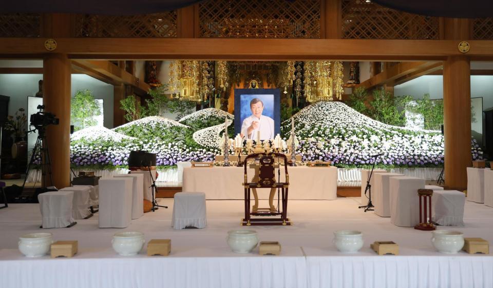 　故・橋幸夫さんの祭壇（撮影・佐々木彰尚）