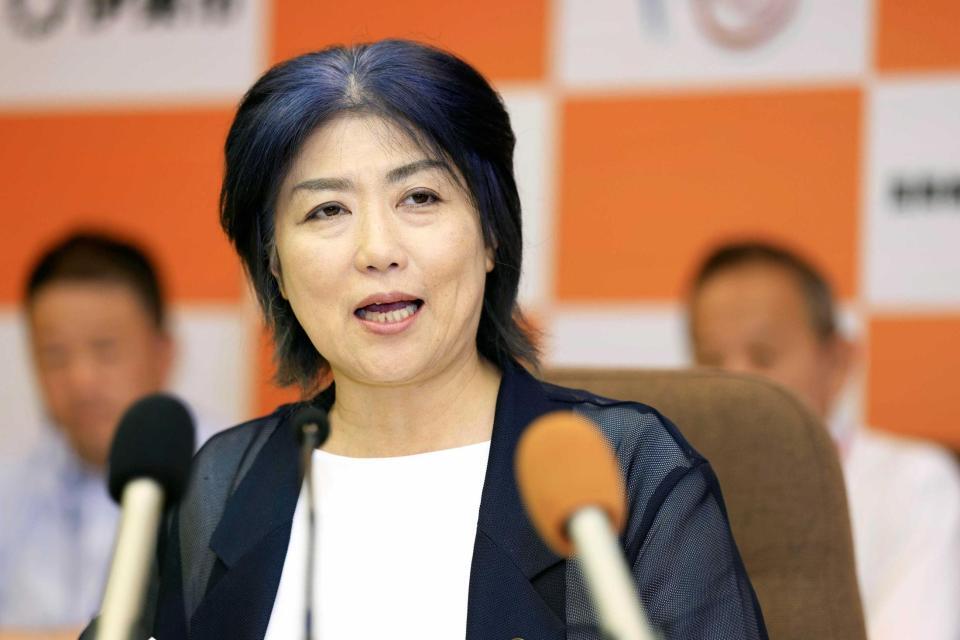 　定例記者会見する田久保真紀市長＝７月２８日