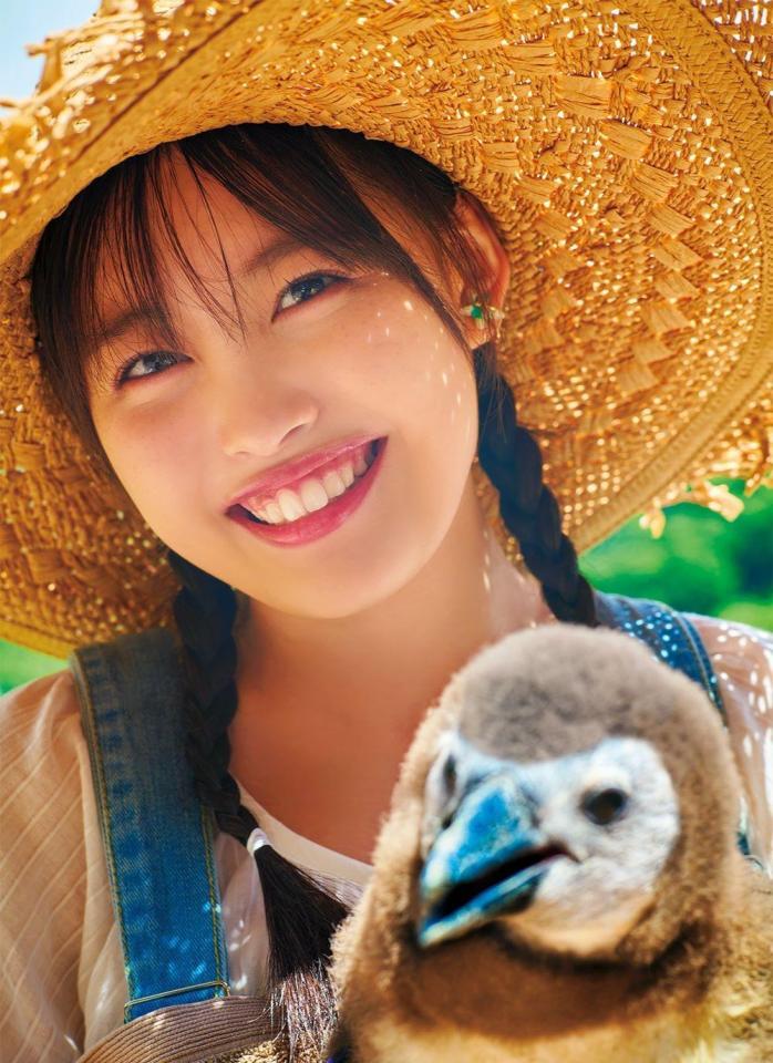 　初の写真集「ＨＡＮＡ」を発売したアンジュルム・後藤花