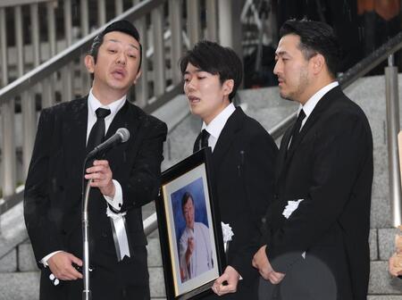 　「いつでも夢を」を歌うｙｈ２・小牧勇太、徳岡純平、進公平（撮影・佐々木彰尚）