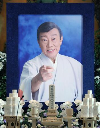 　橋幸夫さんの遺影（撮影・佐々木彰尚）