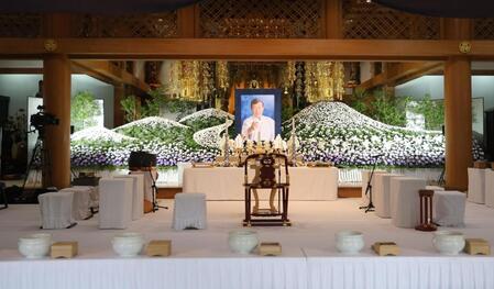 　橋幸夫さんの祭壇（撮影・佐々木彰尚）