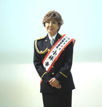 　渋谷警察の一日署長を務めた小林幸子