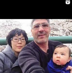 長男幼少期、家族３人で。寺島しのぶのインスタグラム＠ｓｈｉｎｏｂｅｅｅ＿（３月２７日付）より