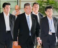 　首相官邸に入る石破首相