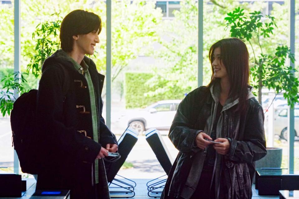 　道枝駿佑（左）と生見愛瑠©２０２６「君が最後に遺した歌」製作委員会