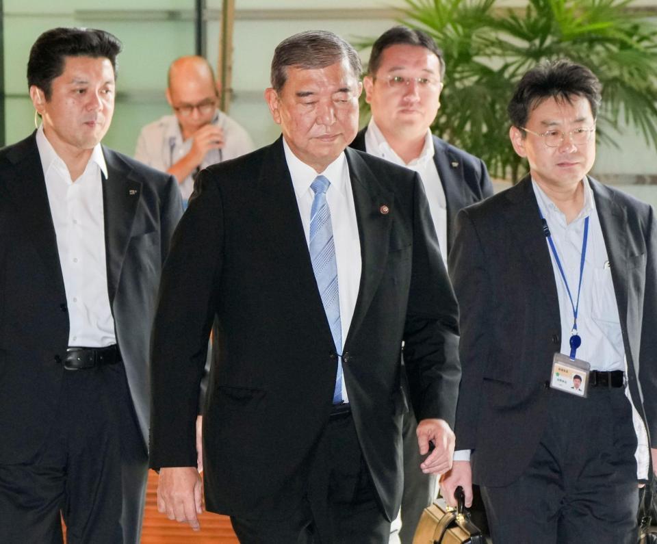 　首相官邸に入る石破首相