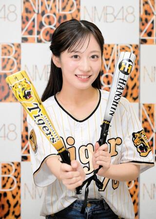 　阪神タイガースにエールを送るＮＭＢ４８の川上千尋（撮影・金居みつよし）
