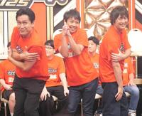 　会見に出席したや団